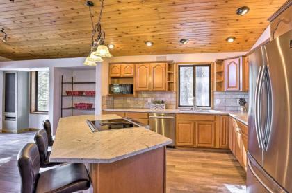 Upscale Cabin with Mountain Views and Large Game Room! - image 8