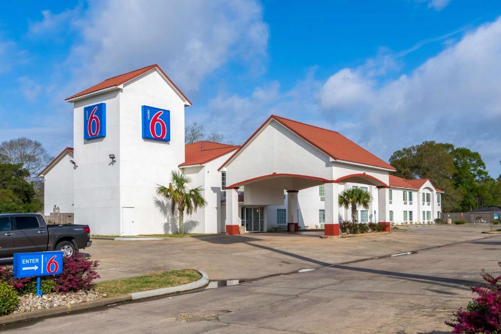 Motel 6-Crowley LA - image 5