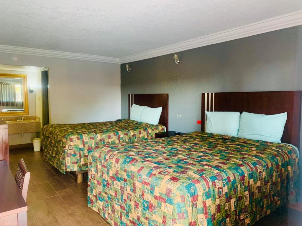 Budget Inn and Suites - image 6