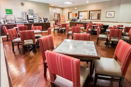 Comfort Inn Crystal Lake - Algonquin - image 10