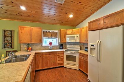 Crystal River Cottage on 1 Acre with Deck and Porch! - image 5