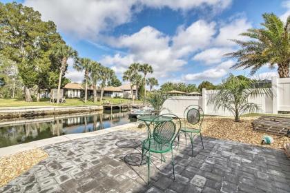 Spacious and Hip Crystal River Home with Dock and Kayaks! - image 10