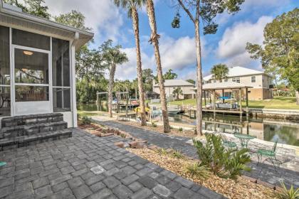 Spacious and Hip Crystal River Home with Dock and Kayaks! - image 11