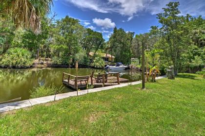 Waterfront Crystal River Hideaway with Private Dock! - image 9