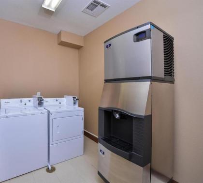 Americas Best Value Inn Cuero - image 9