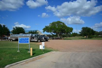 Executive Inn & Suites Cuero - image 14