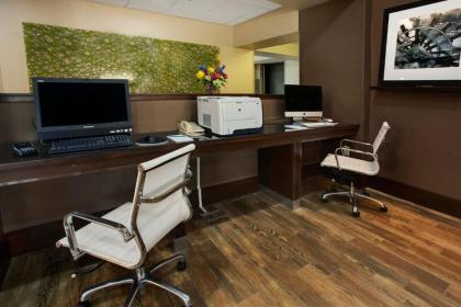 Hampton Inn Cullman - image 11