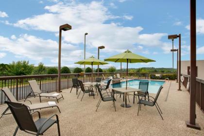 Hampton Inn Cullman - image 15