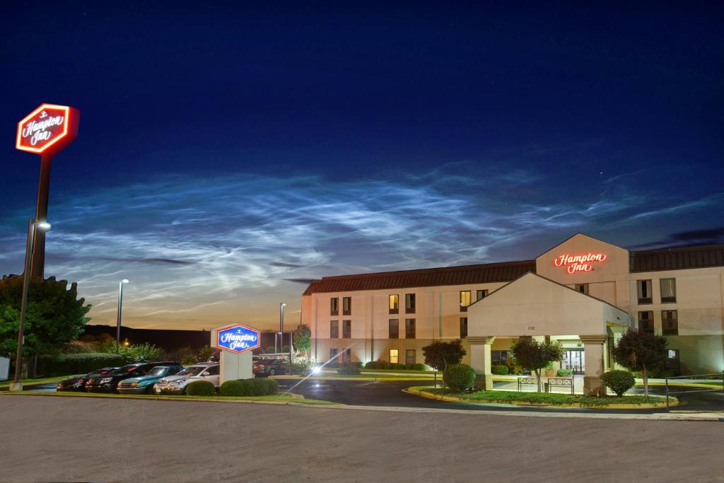 Hampton Inn Cullman - image 3