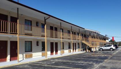 Red Roof Inn Cullman - image 1