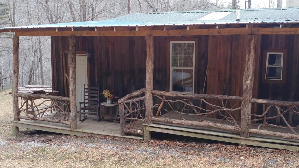 Arrowmont Stables & Cabins - image 3