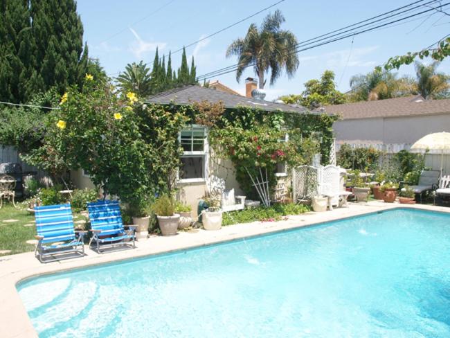 Charming Culver City Cottage with Shared Pool and Garden - image 2