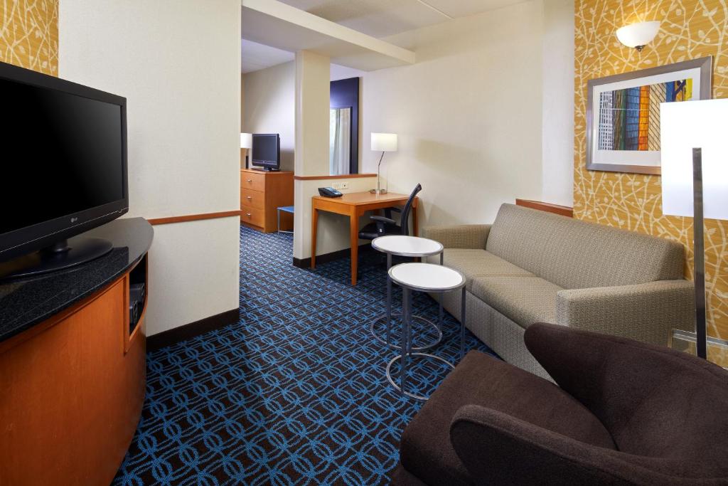 Fairfield Inn & Suites by Marriott Cumberland - image 2