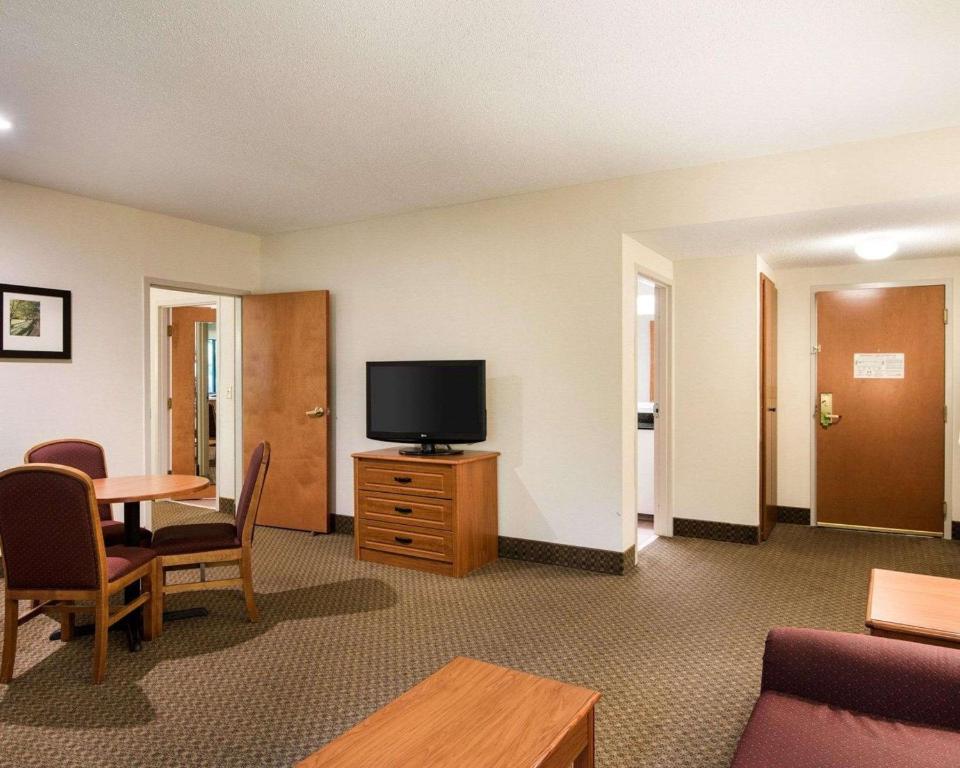 Comfort Inn & Suites - LaVale - Cumberland - image 2