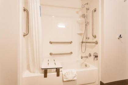 Hampton Inn Cumberland - image 6