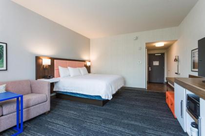 Hampton Inn Cumberland - image 7