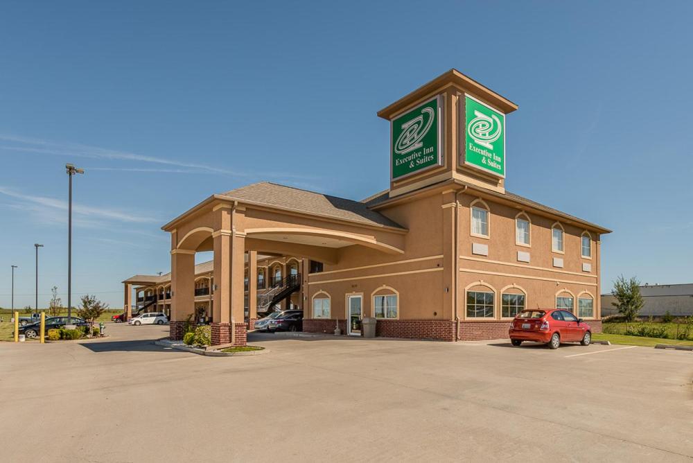 Executive Inn & Suites Cushing - image 2