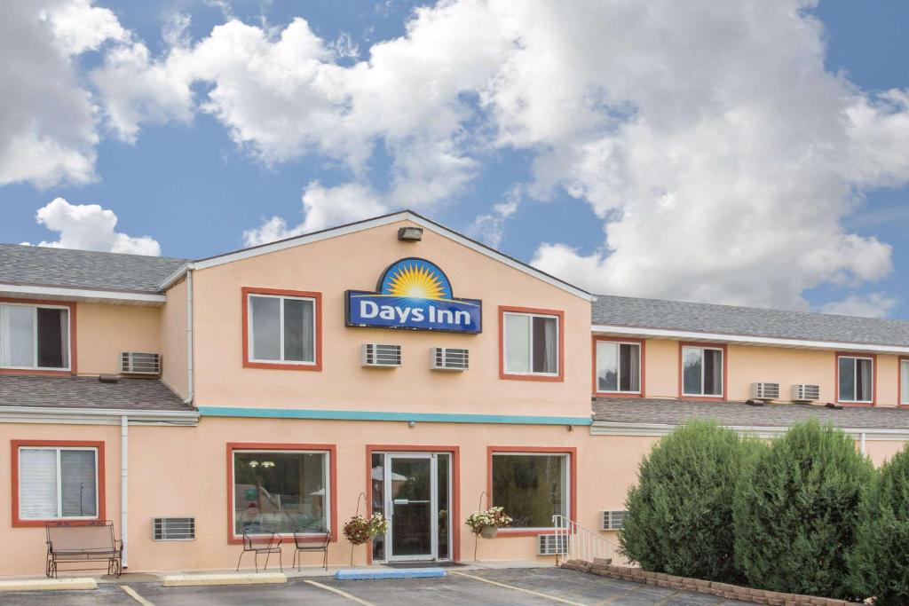 Days Inn by Wyndham Custer - main image