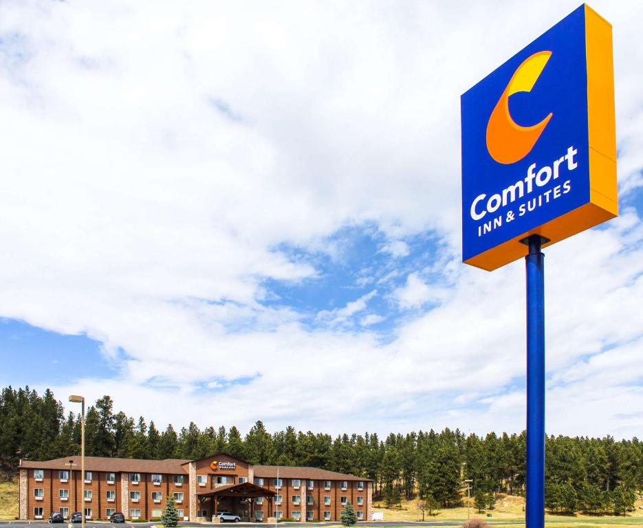 Comfort Inn & Suites Near Custer State Park and Mt Rushmore - image 3