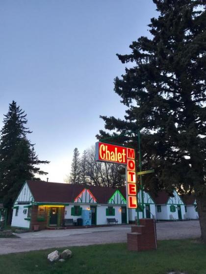 Chalet Motel - image 10