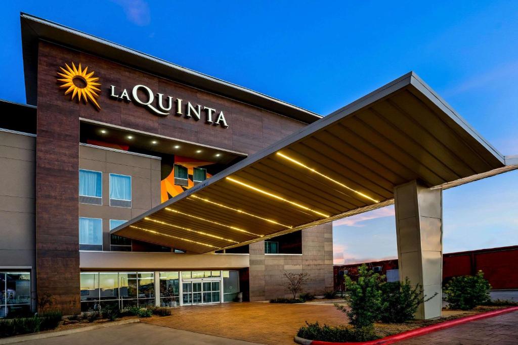 La Quinta by Wyndham Houston Cypress - image 3