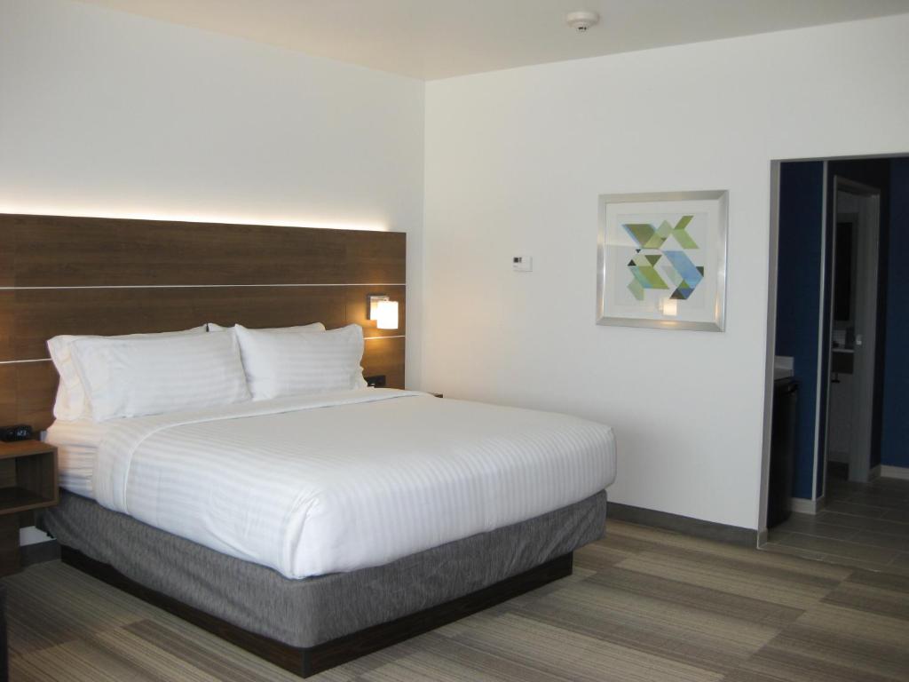 Holiday Inn Express & Suites - Houston NW - Cypress Grand Pky an IHG Hotel - image 3