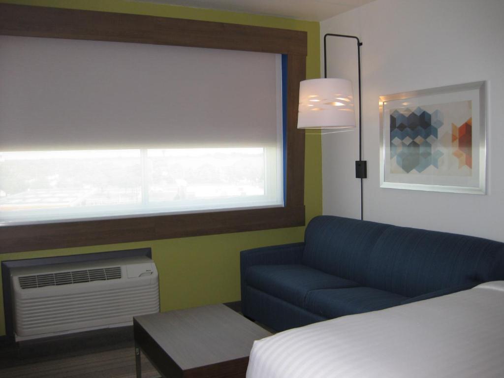 Holiday Inn Express & Suites - Houston NW - Cypress Grand Pky an IHG Hotel - image 7