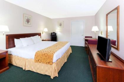 Days Inn by Wyndham Dahlonega - image 3