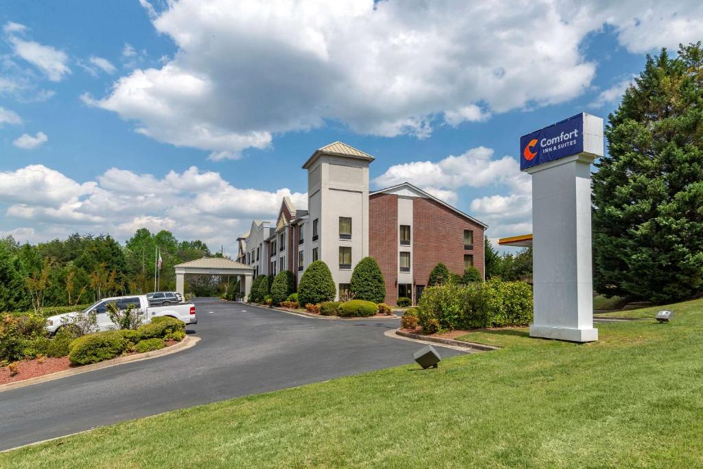 Comfort Inn & Suites - main image