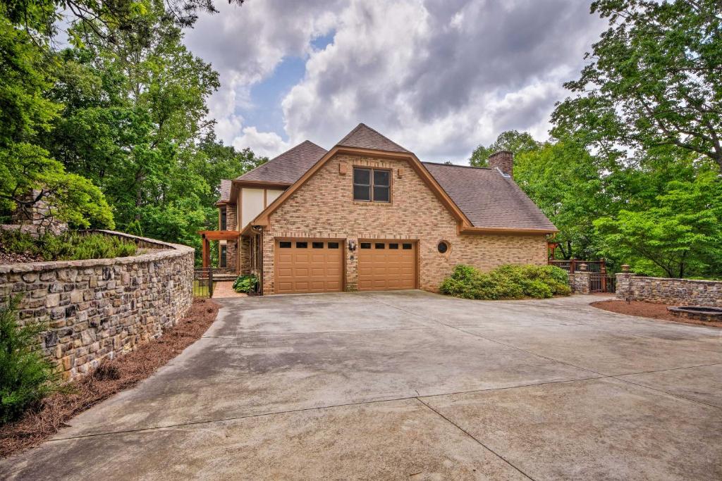 Large Dahlonega Home Ideal for Family Gatherings! - image 5