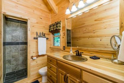 Custom 4 Bed 4 Bath Cabin in Dahlonega - image 12