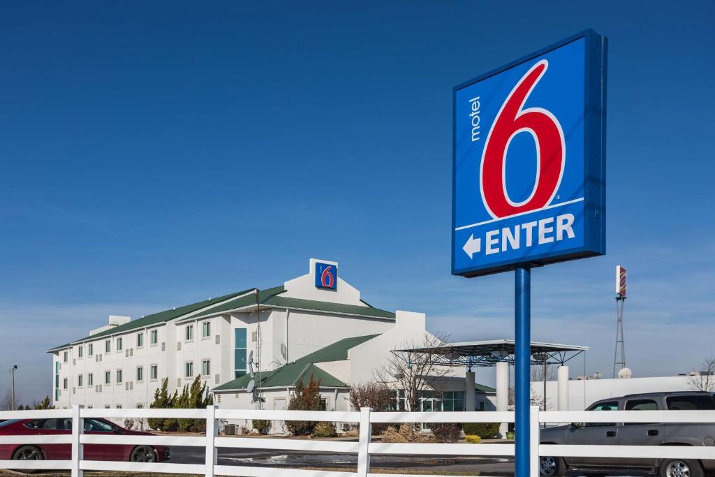 Motel 6-Dale IN - main image