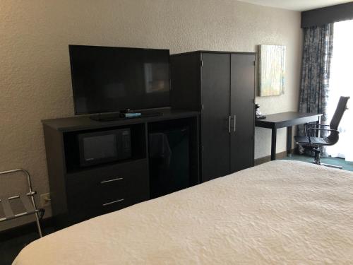 Best Western Plus Dallas Love Field North Hotel - image 5