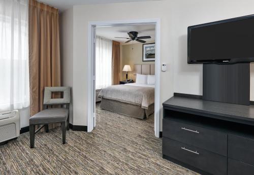 Candlewood Suites Dallas Market Center-Love Field an IHG Hotel - image 3