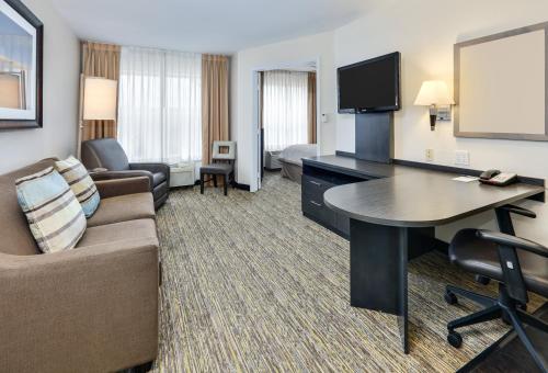 Candlewood Suites Dallas Market Center-Love Field an IHG Hotel - image 5