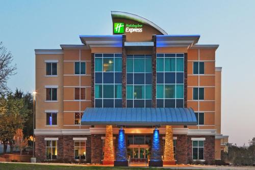 Holiday Inn Express & Suites North Dallas at Preston an IHG Hotel - main image