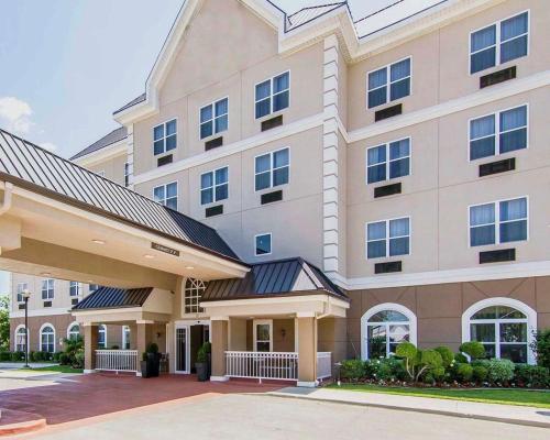 Quality Inn & Suites I-35 E/Walnut Hill - main image