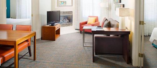 Residence Inn Dallas Park Central - image 4