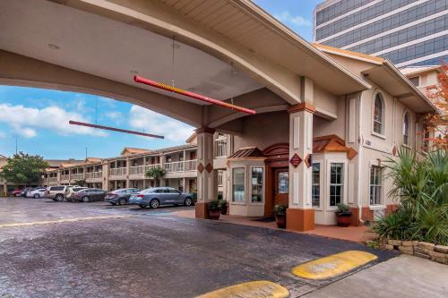 Quality Inn & Suites Dallas-Cityplace - image 2