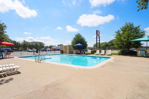 Econo Lodge Airport I-35 North - image 2