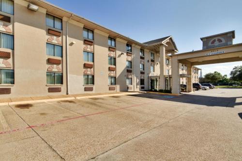 Motel 6 Dallas - Fair Park - image 3