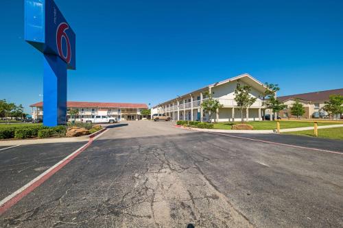 Motel 6-Dallas TX - Farmers Branch - main image