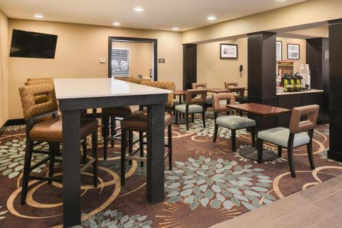 Staybridge Suites Dallas/Addison an IHG Hotel - image 3