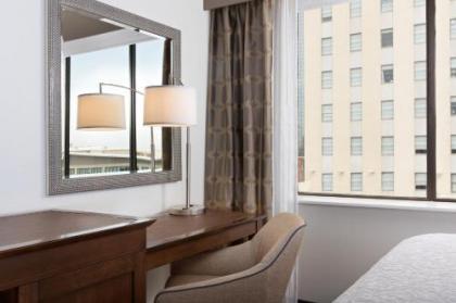 Hampton Inn & Suites Dallas Downtown - image 4