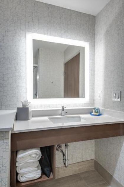 Holiday Inn Express & Suites Dallas North - Addison an IHG Hotel - image 3