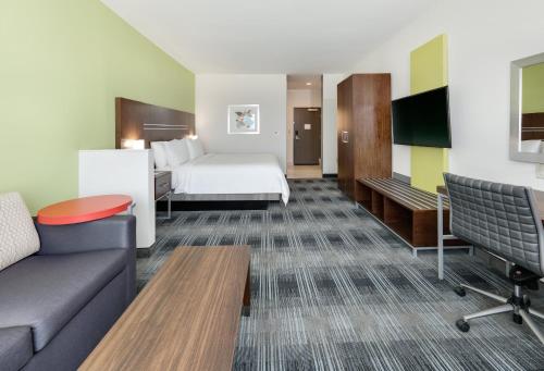 Holiday Inn Express & Suites - Farmers Branch an IHG Hotel - image 5