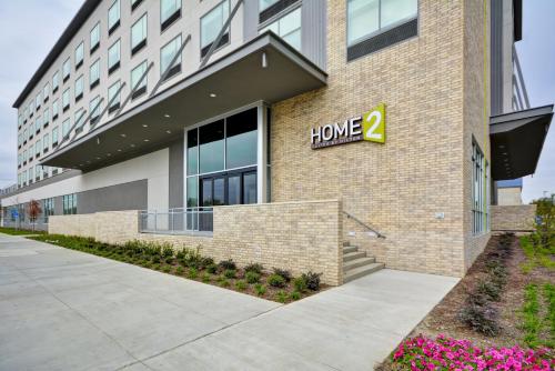 Home2 Suites by Hilton Dallas Downtown at Baylor Scott & White - image 5