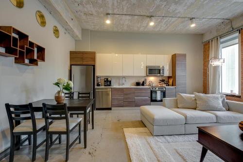 Jurny - Downtown Dallas Apartments - main image