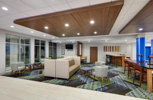 Holiday Inn Express & Suites - Dallas NW HWY - Love Field an IHG Hotel - image 2