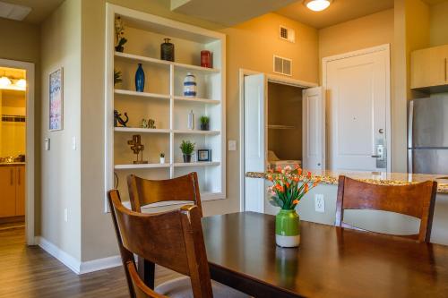 Upscale Downtown Apts with Wifi by Frontdesk - image 2